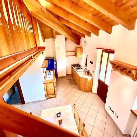 Attico Panoramico Con Soppalco Διαμέρισμα Gignod Εξωτερικό φωτογραφία