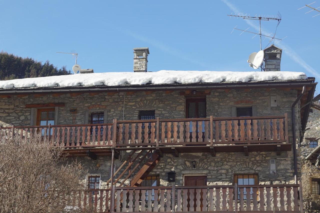 Attico Panoramico Con Soppalco Διαμέρισμα Gignod Εξωτερικό φωτογραφία